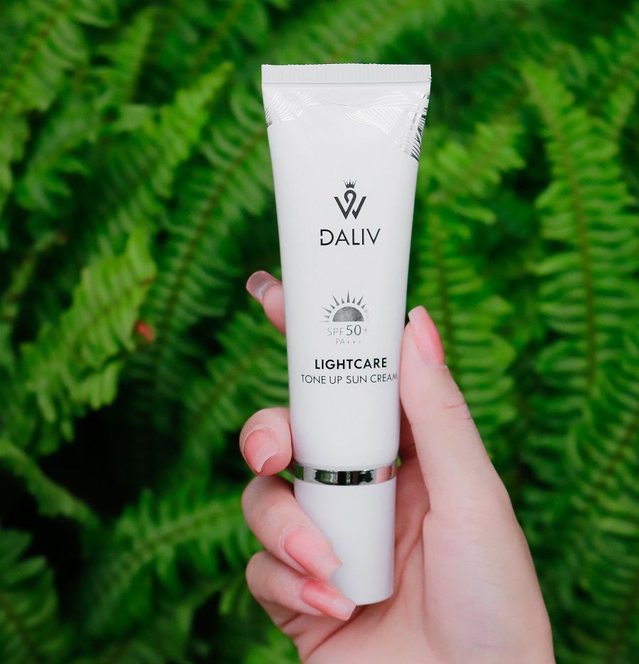 Triệu hồi vệ sĩ chống nắng Daliv Lightcare - Da "SLAY" cháy phố